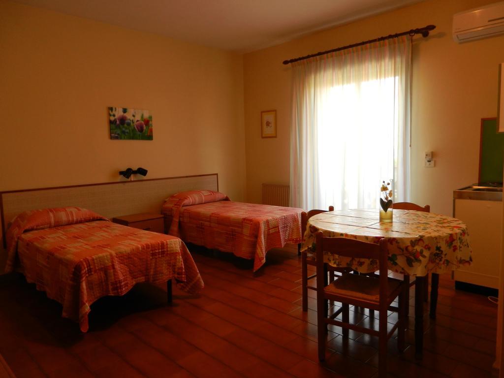 Villa Collina Giardini-Naxos Szoba fotó