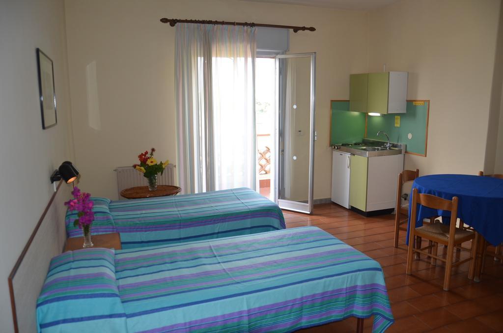 Villa Collina Giardini-Naxos Szoba fotó